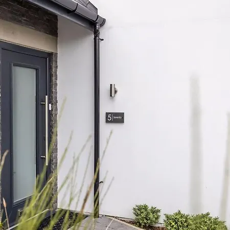 Beautiful House In Poole With Parking, All Ground Floor Level Extérieur photo