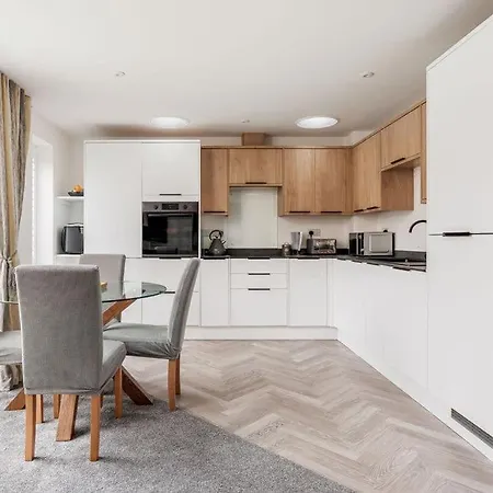 Beautiful House In Poole With Parking, All Ground Floor Level Extérieur photo
