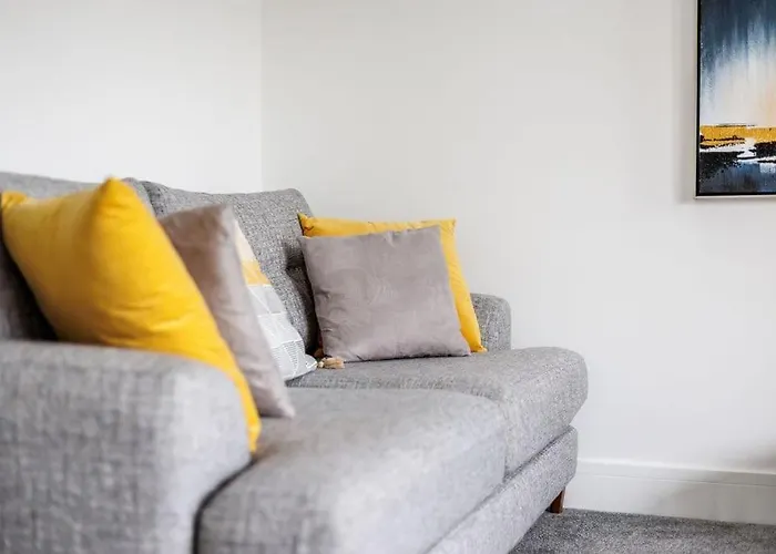 Beautiful House In Poole With Parking, All Ground Floor Level