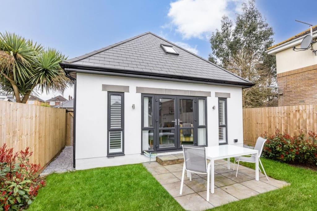 Beautiful House In With Parking, Ground Floor Level