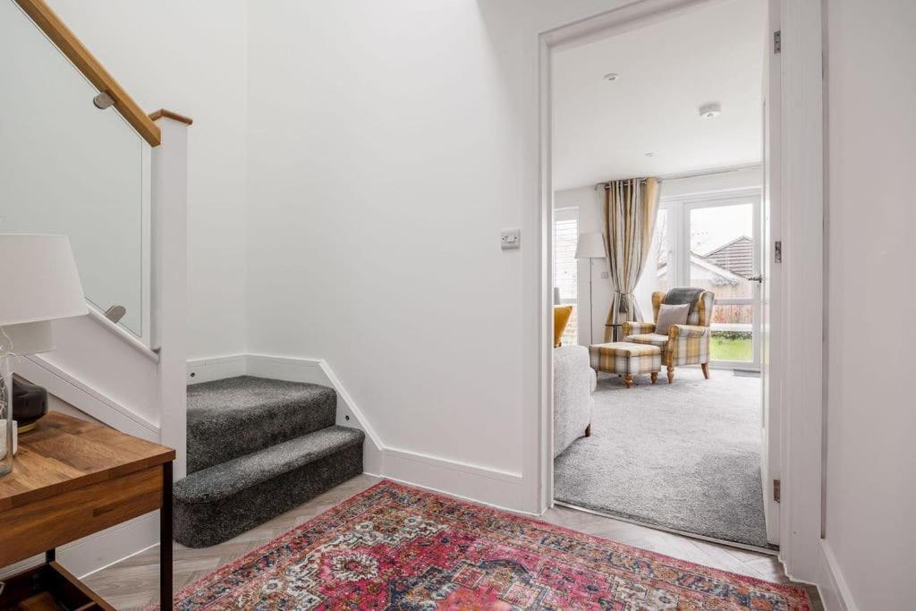 Beautiful House In With Parking, Ground Floor Level