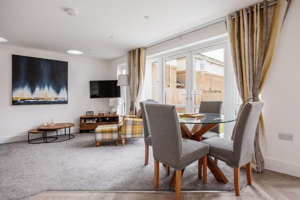 Beautiful House In With Parking, Ground Floor Level Holiday home