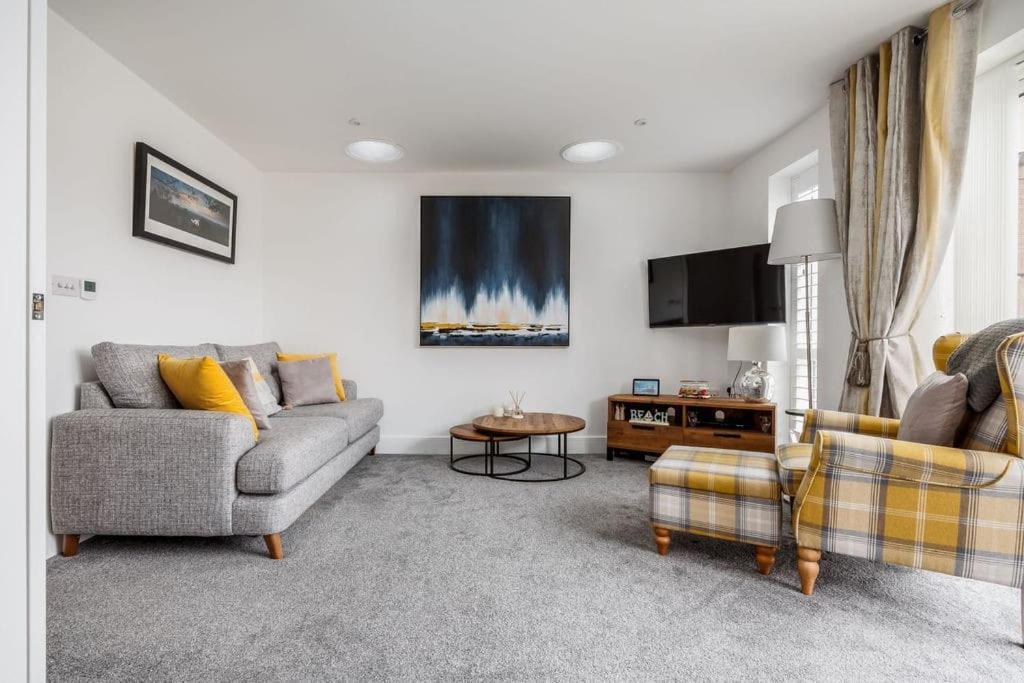 Holiday home Beautiful House In With Parking, Ground Floor Level *